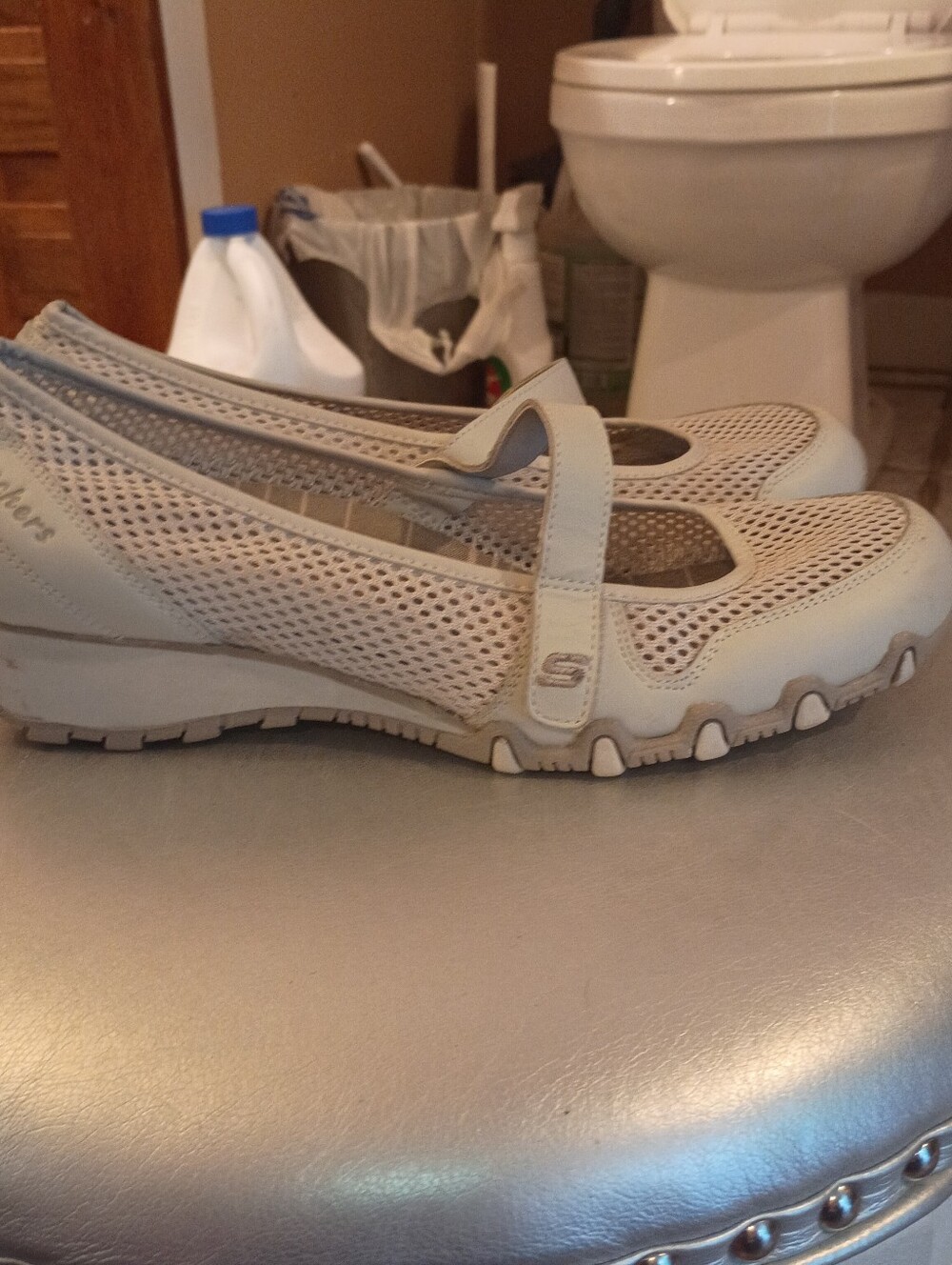 Skechers Women's Size 8 Mary Janes White - Picture 3 of 5